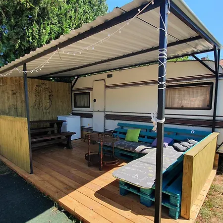 Mandel Campsite Paloznak